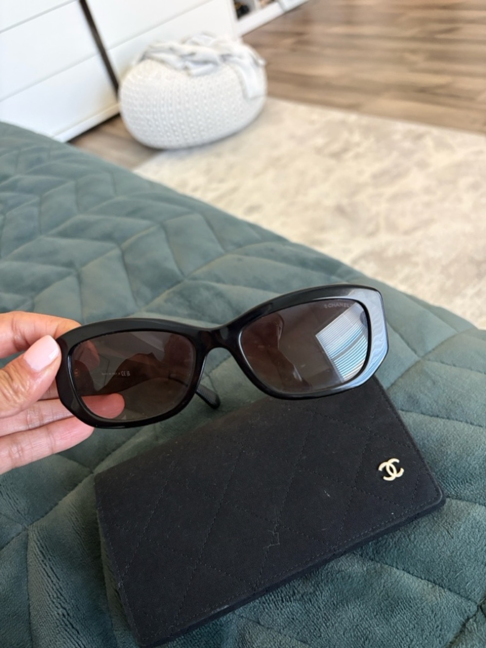 CHANEL Black Sunglasses with Gold CC Emblem - Picture 4 of 4